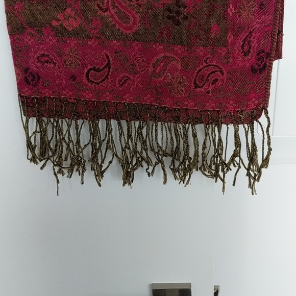 Paisley Pashmina/Scarf - Picture 3 of 5